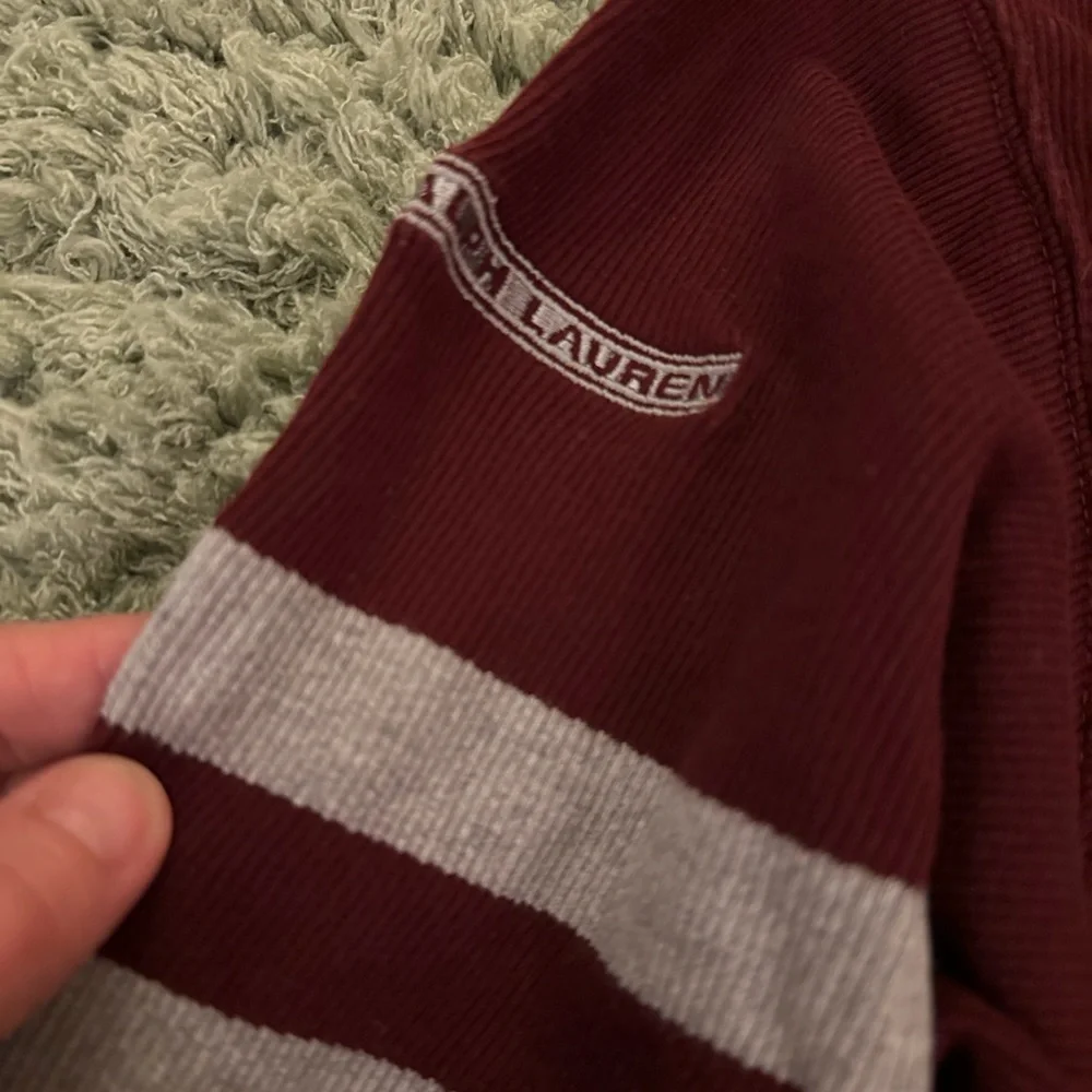 Vintage Chaps Ralph Lauren Men's Large Burgundy V Neck Long Sleeve Pullover